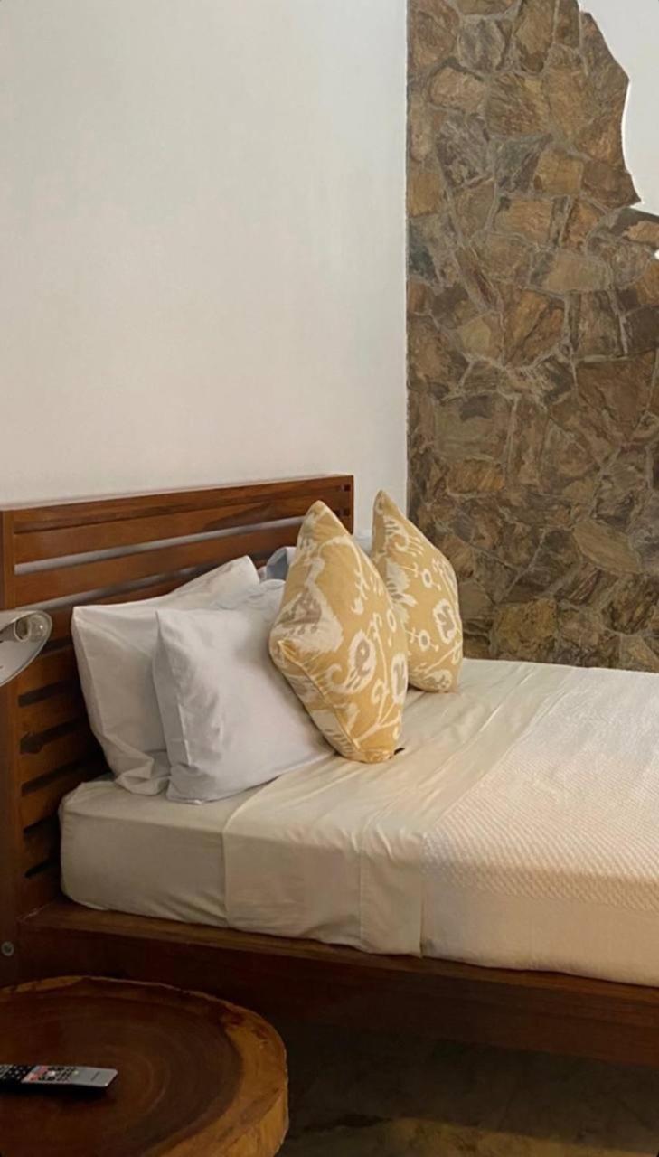 Stone Creek House Bed and Breakfast Romblon Buitenkant foto
