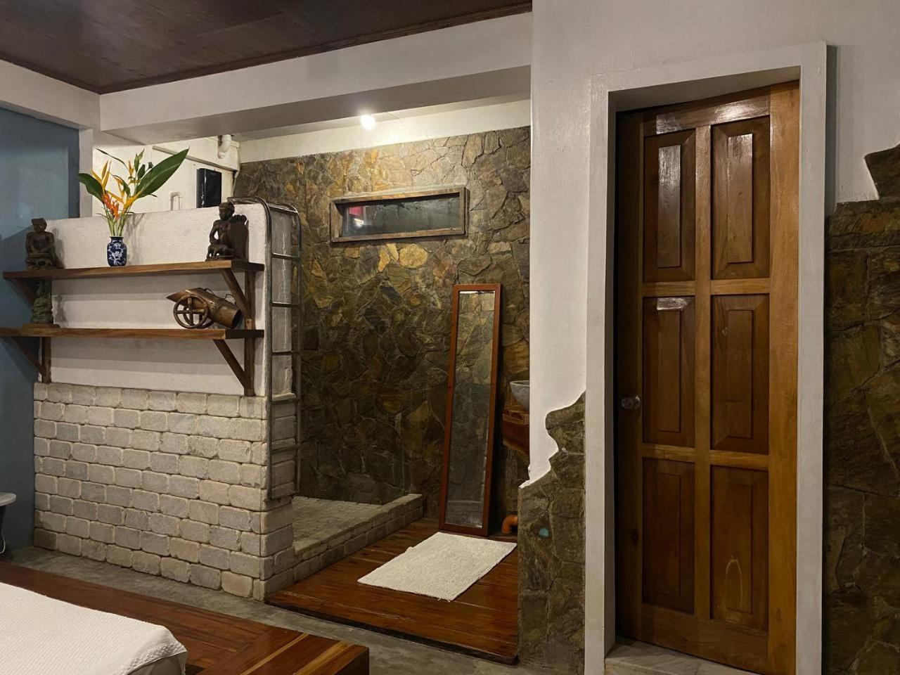 Stone Creek House Bed and Breakfast Romblon Buitenkant foto